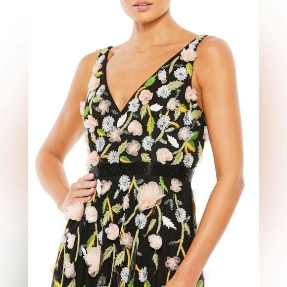 NWT Mac Duggal Floral Embellished V-Neck A Line Gown Black Sz 18 9171 SOLD OUT - Picture 3 of 11